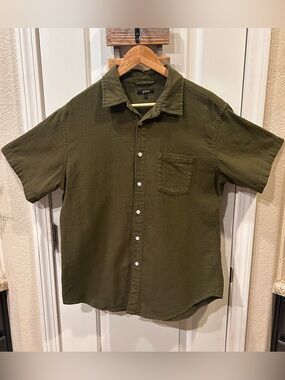 Quince Men's Short Sleeve Button-Down Shirt in Olive Organic Cotton